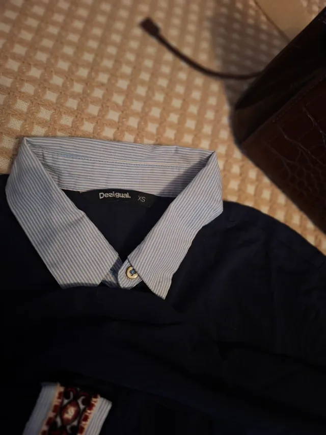 Camisa Azul e Preta Desigual