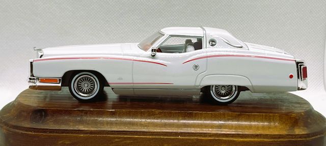 CADILLAC CORVORADO ESCALA 1/43, MUY BUEN ESTADO