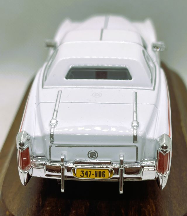 CADILLAC CORVORADO ESCALA 1/43, MUY BUEN ESTADO