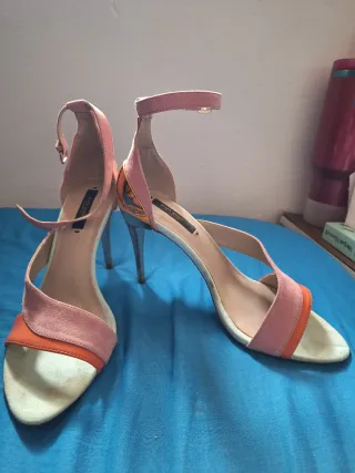 Sandalias Zara tacón rosa y naranja