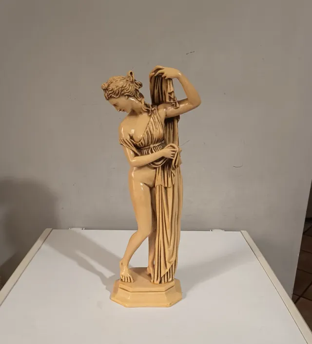 Imponente scultura artistica " Venere al Bagno"