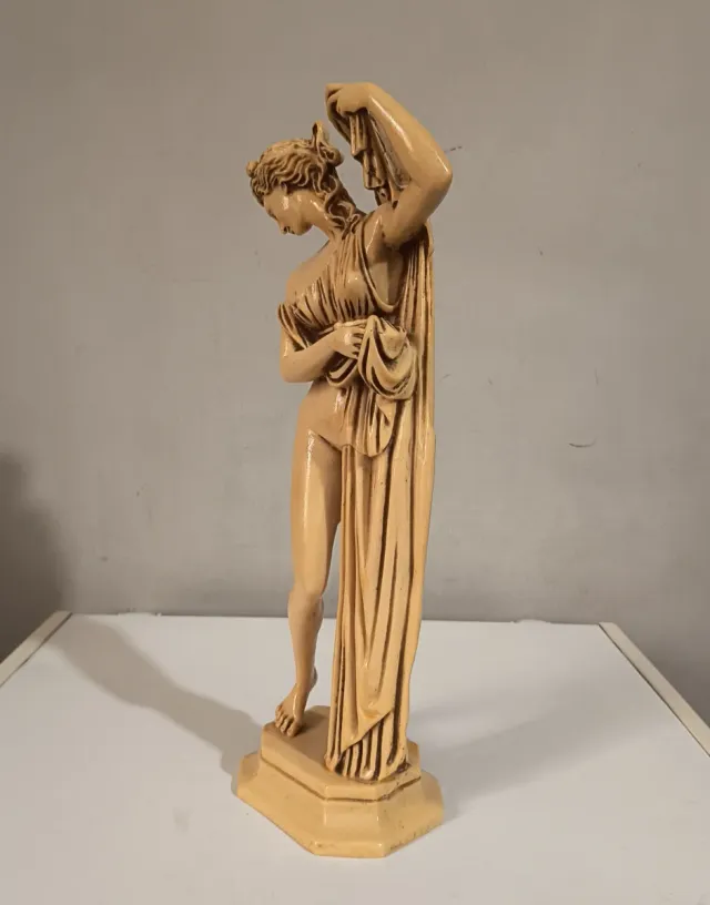 Imponente scultura artistica " Venere al Bagno"