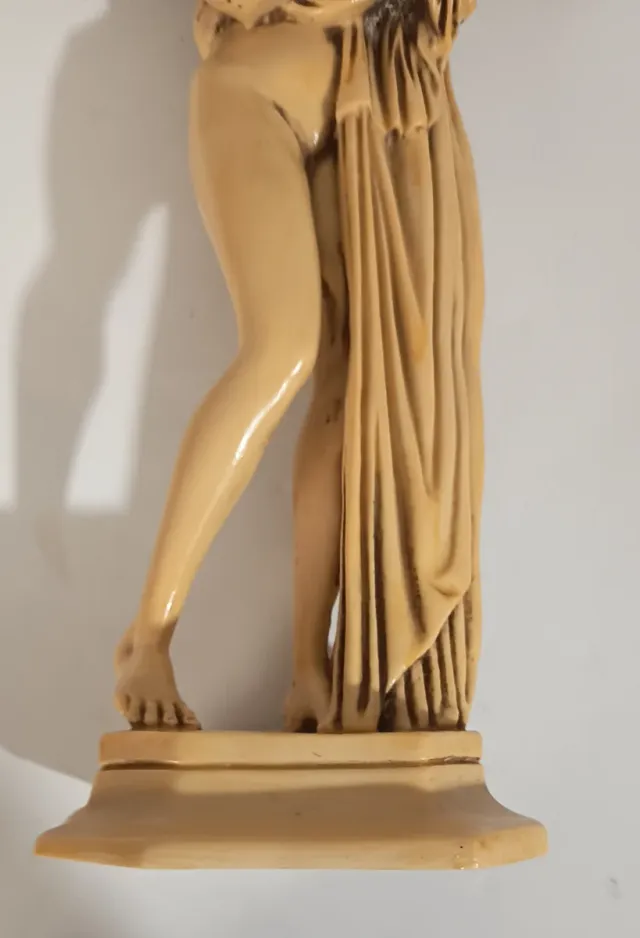 Imponente scultura artistica " Venere al Bagno"