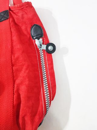 Kipling/ Bolso tote de lona roja.