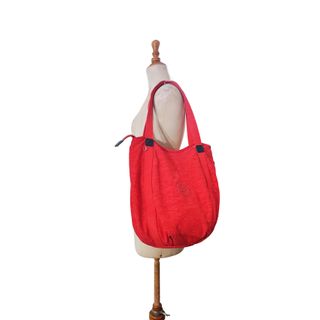 Kipling/ Bolso tote de lona roja.