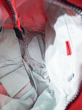 Kipling/ Bolso tote de lona roja.