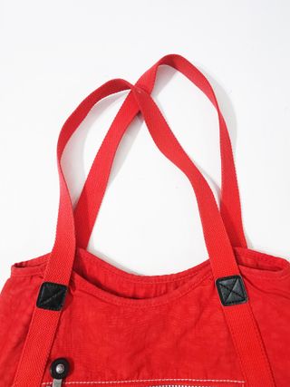 Kipling/ Bolso tote de lona roja.