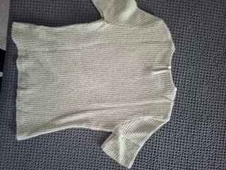 Jersey manga corta ligero.Cuello en caja.