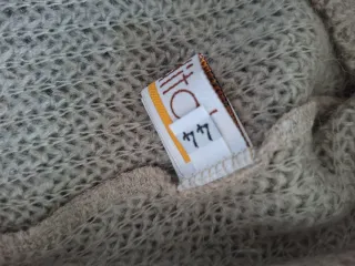 Jersey manga corta ligero.Cuello en caja.