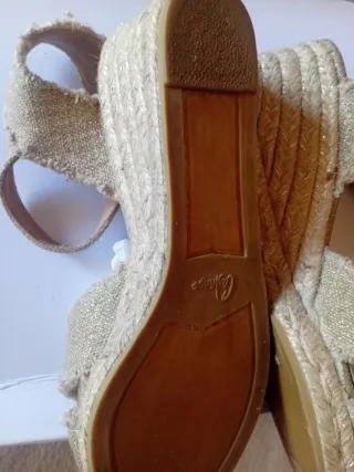 Sandalias Castañer esparto Talla 39 Doradas