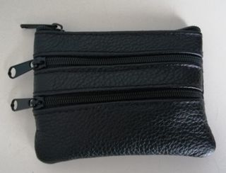 Monedero negro con 3 cremalleras