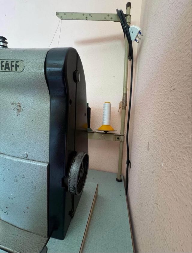 Macchina da cucire professionale PFAFF