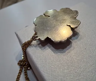 Collar y pendientes vintage oro y rojo