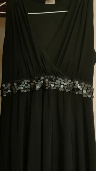 Lote de seis prendas, 2 pantalones y 4 vestidos