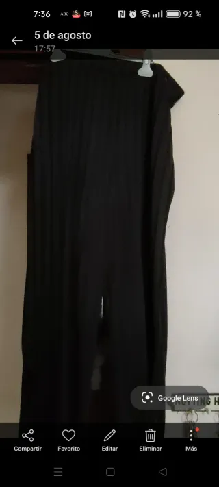 Lote de seis prendas, 2 pantalones y 4 vestidos