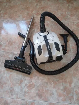 Aspiradora Taurus con accesorios