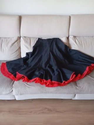 Falda flamenca/sevillanas negra y roja