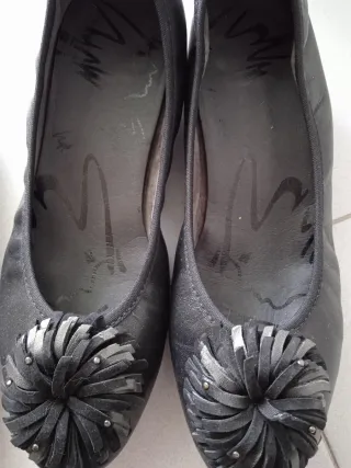 Zapatos salón azul y negro30€ los dos pares