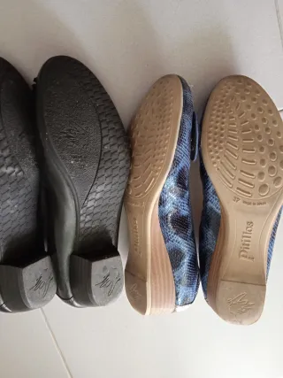 Zapatos salón azul y negro30€ los dos pares