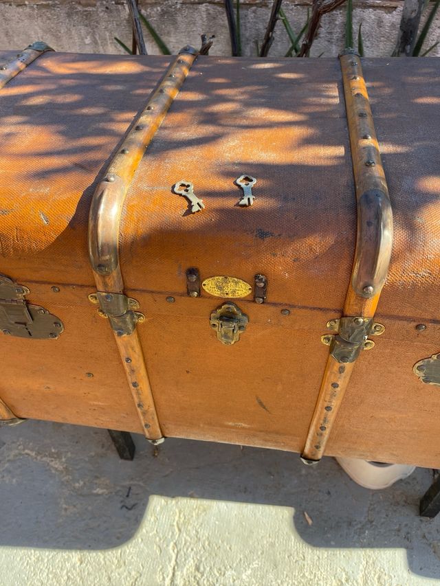 Baule da viaggio vintage anni '50 con chiavi