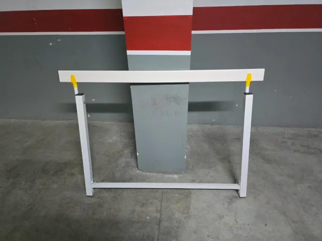 Valla de salto blanca