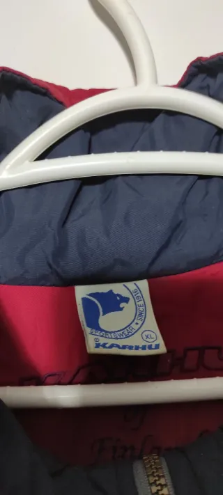 Chaqueta Karhu Roja vintage de los 2000