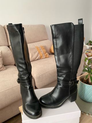 Botas altas negras talla 36