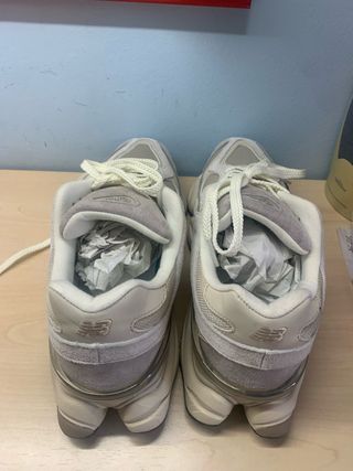 Zapatillas New Balance 9060 Talla 44