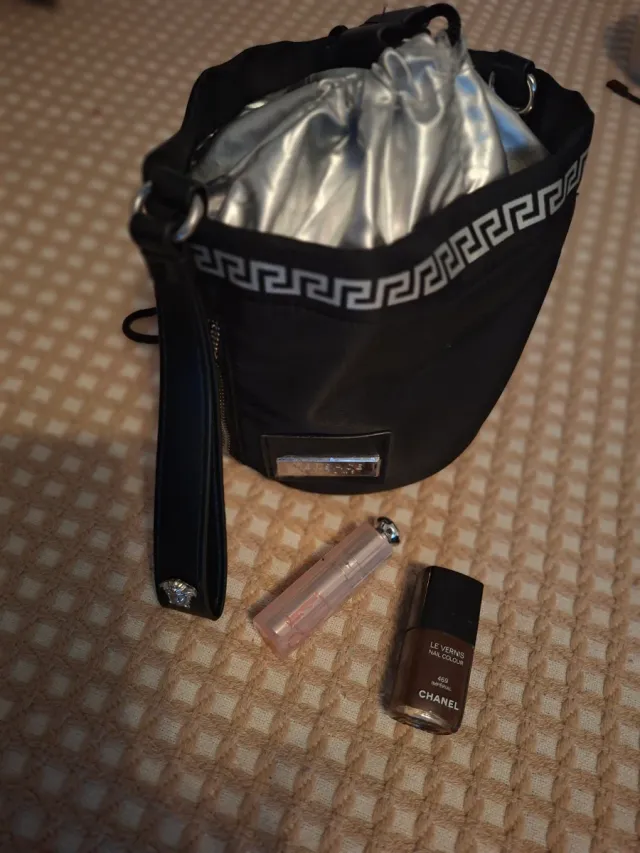 Bolsa Versace Preta e Prata