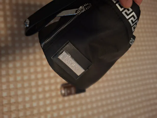 Bolsa Versace Preta e Prata