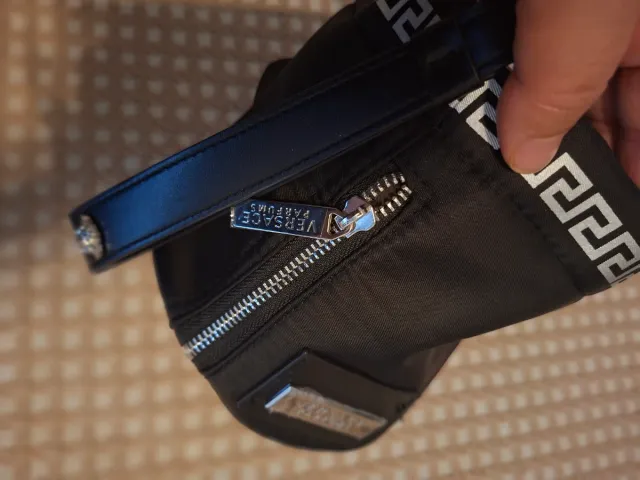 Bolsa Versace Preta e Prata