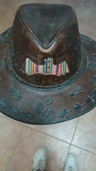 Sombrero de cuero estilo cowboy