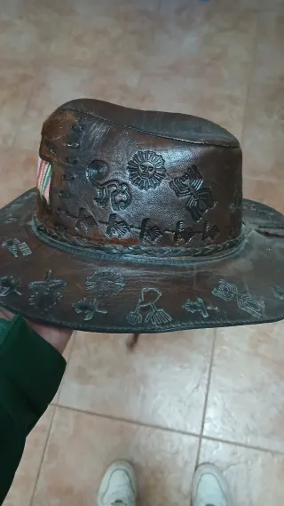Sombrero de cuero estilo cowboy