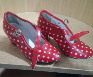 Zapatos de tacón rojos lunares talla29