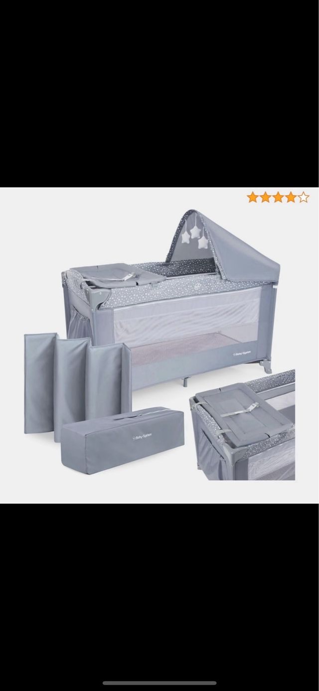 Cuna de viaje gris con estrellas