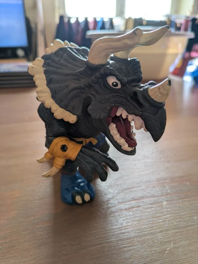 SPIKE EXTREME DINOSAURS MARTIAL ARTS MASTER 1996