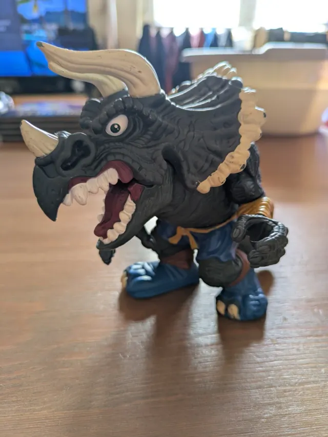 SPIKE EXTREME DINOSAURS MARTIAL ARTS MASTER 1996