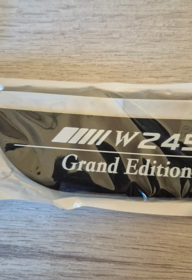 Emblema W245 Grand Edition