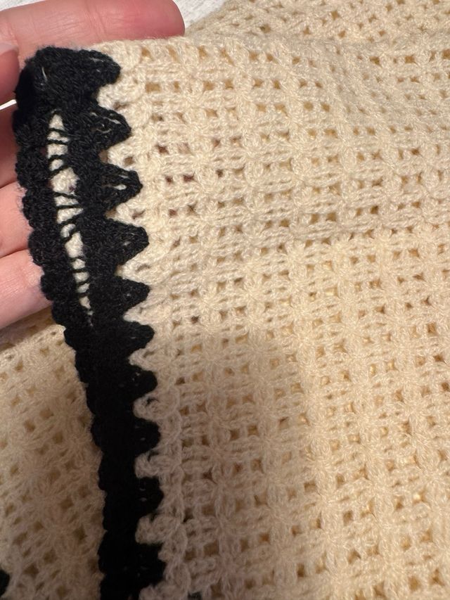 Shorts de punto crochet beige y negro