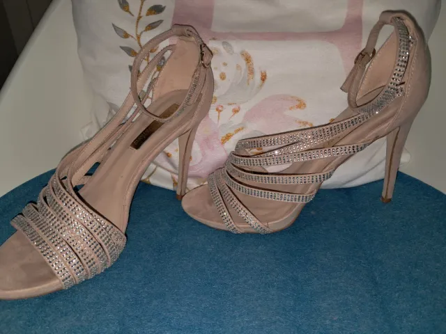 Tacones Xti Beige y Plateados con Brillantes