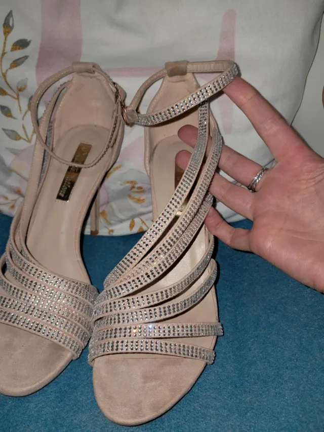 Tacones Xti Beige y Plateados con Brillantes