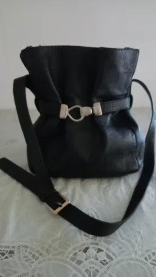 Bolso de piel negro