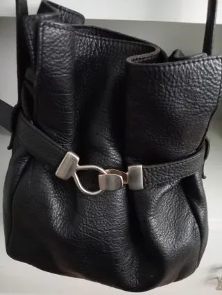 Bolso de piel negro
