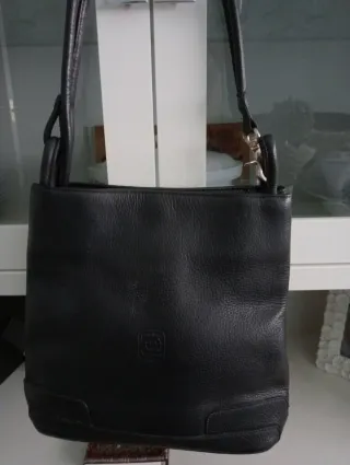 Bolso de piel negro