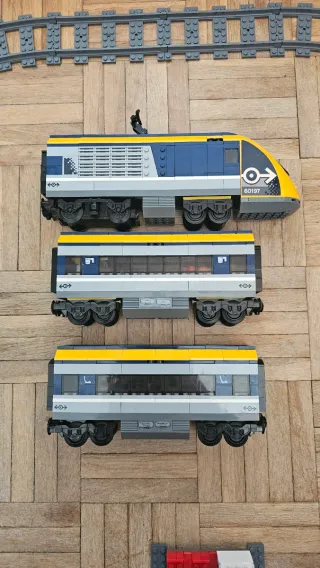 Treno passeggeri LEGO 60197 con telecomando