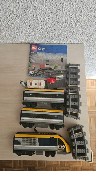Treno passeggeri LEGO 60197 con telecomando