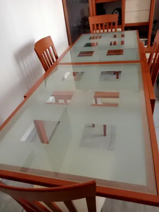 Tavolo in legno e vetro