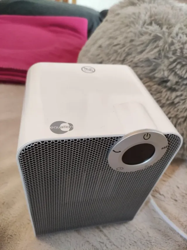 Calefactor cerámico móvil gris y blanco