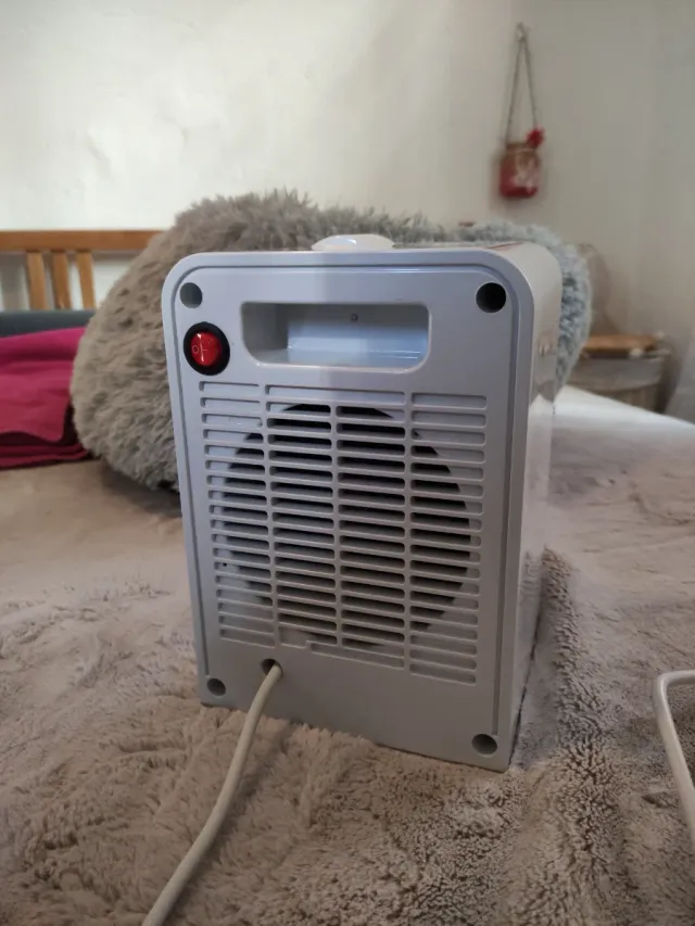 Calefactor cerámico móvil gris y blanco