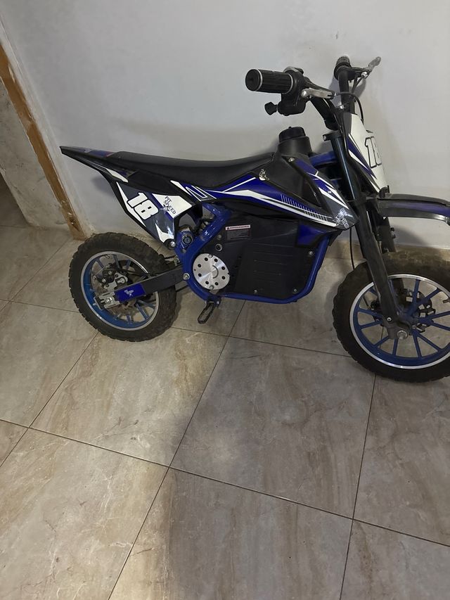 Moto eléctrica infantil
